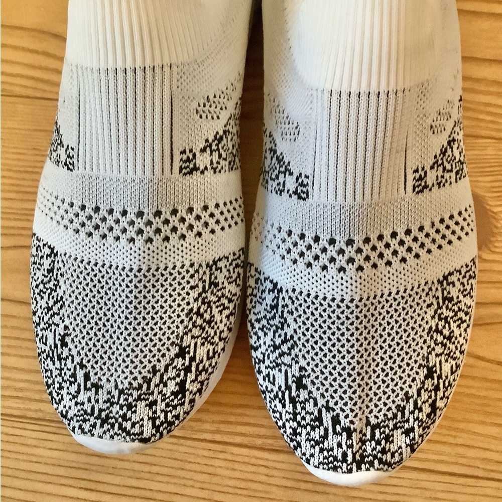 NWOT.  Women’s Slip On Shoes.    Size 10(40) - Picture 2 of 5